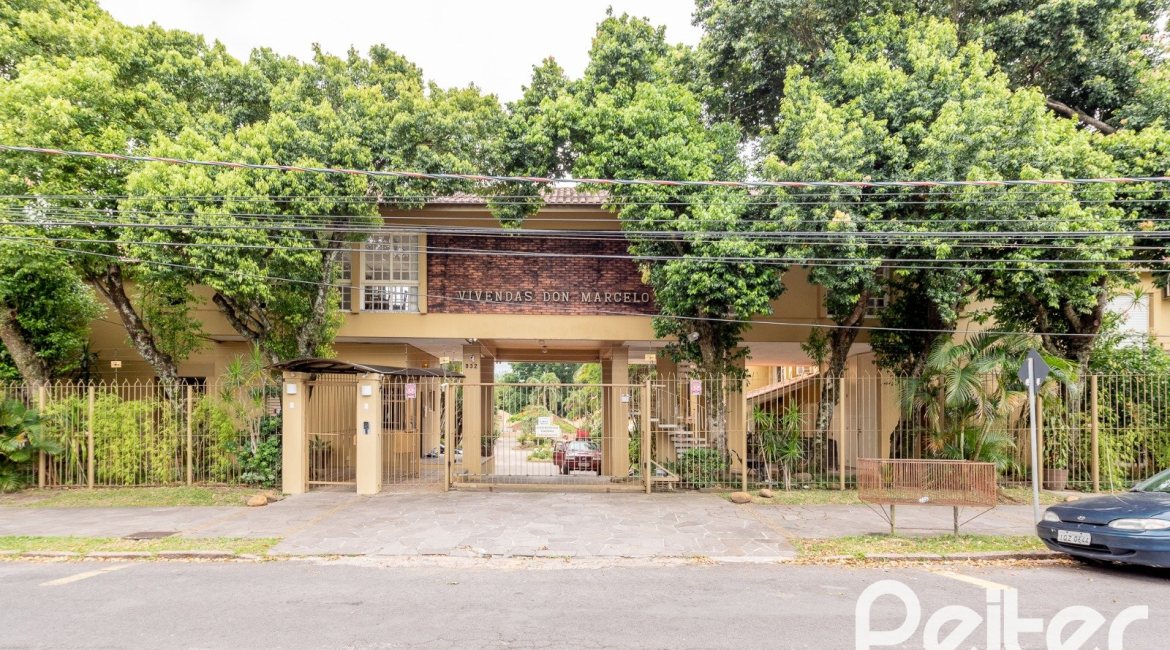Casa em Condomínio à venda com 160m², 3 dormitórios, 1 suíte, 2 vagas, no bairro Tristeza em PORTO ALEGRE