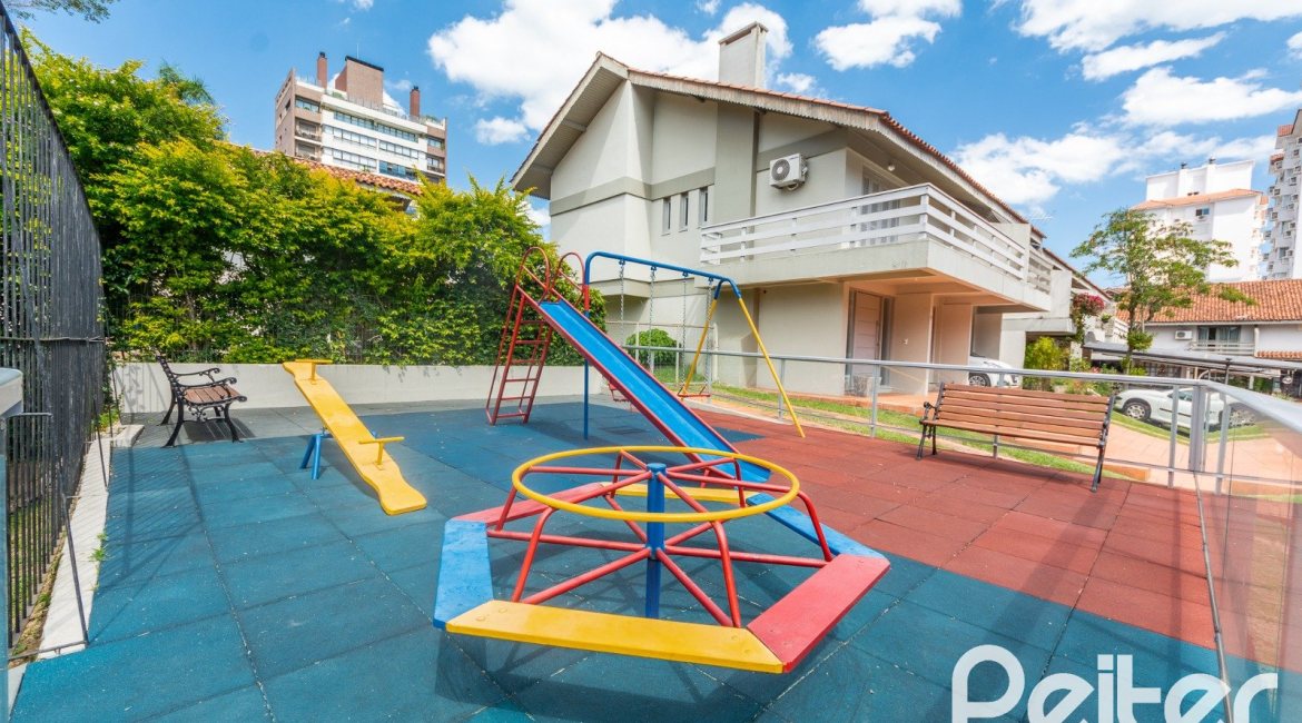 Casa em Condomínio à venda com 159m², 3 dormitórios, 1 suíte, 2 vagas, no bairro Tristeza em PORTO ALEGRE