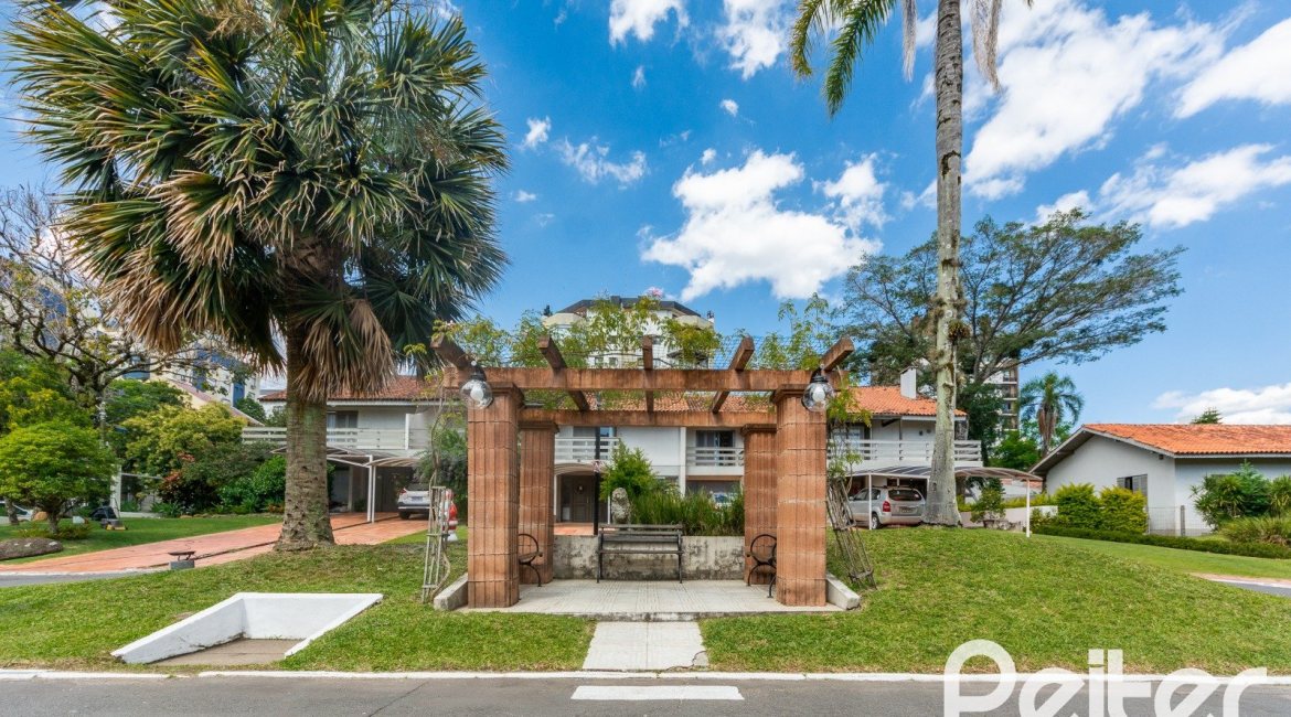 Casa em Condomínio à venda com 159m², 3 dormitórios, 1 suíte, 2 vagas, no bairro Tristeza em PORTO ALEGRE