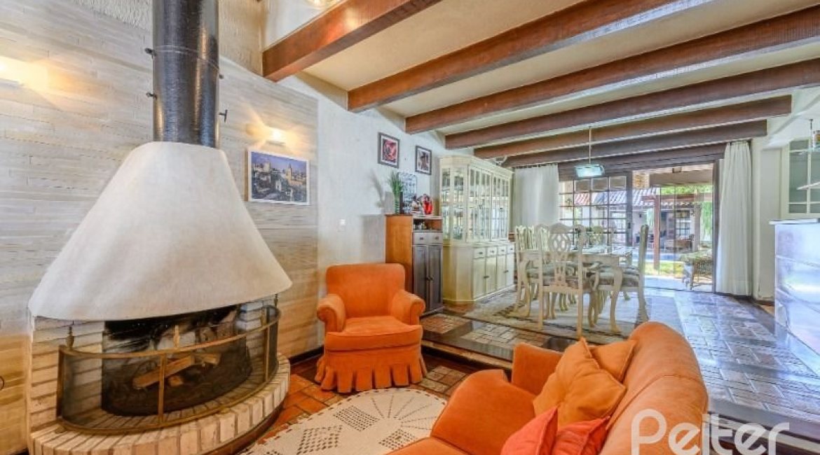 Casa à venda com 238m², 4 dormitórios, 1 suíte, 2 vagas, no bairro Ipanema em Porto Alegre