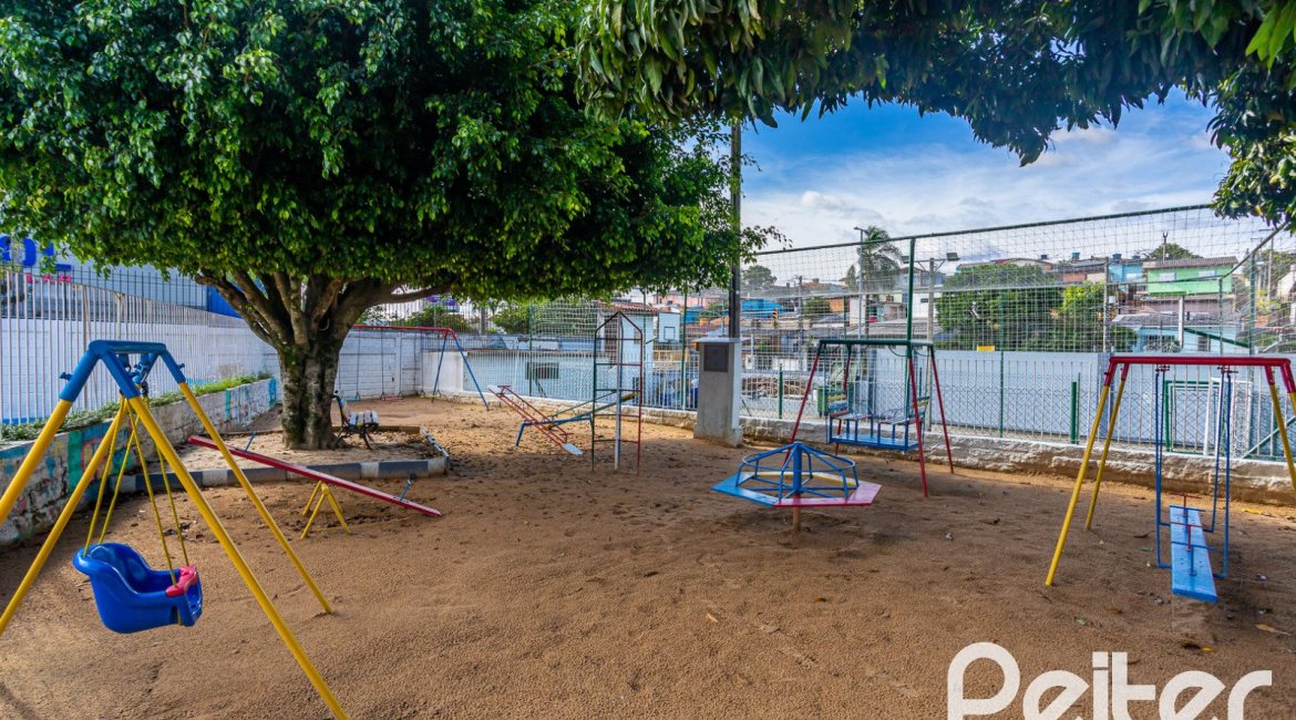 Casa em Condomínio à venda com 160m², 3 dormitórios, 1 suíte, 2 vagas, no bairro Ipanema em PORTO ALEGRE