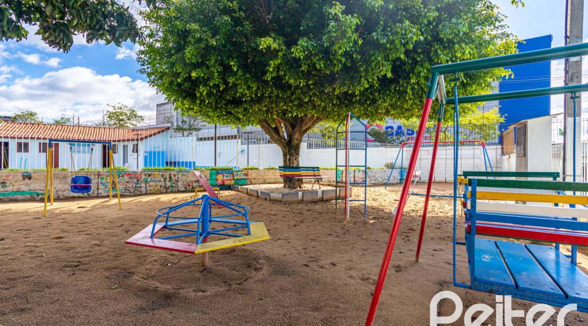 Casa em Condomínio à venda com 160m², 3 dormitórios, 1 suíte, 2 vagas, no bairro Ipanema em PORTO ALEGRE