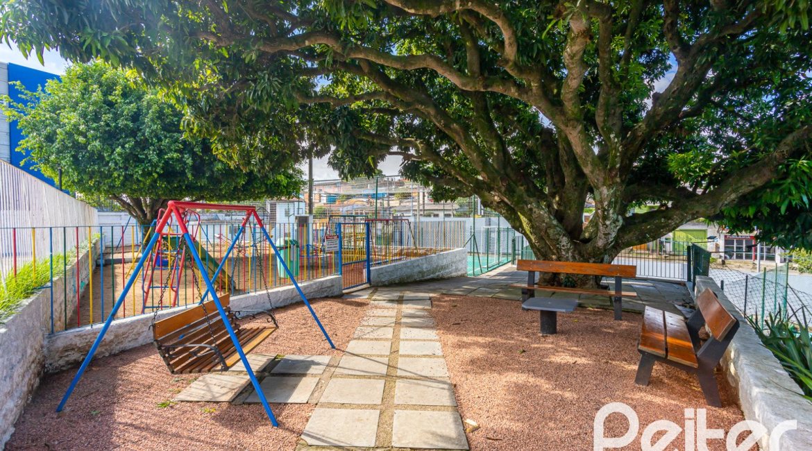 Casa em Condomínio à venda com 160m², 3 dormitórios, 1 suíte, 2 vagas, no bairro Ipanema em PORTO ALEGRE