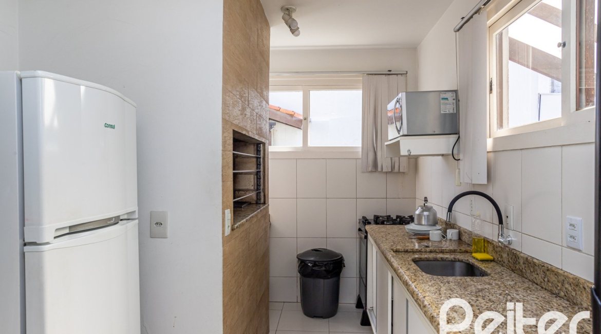 Casa em Condomínio à venda com 160m², 3 dormitórios, 1 suíte, 2 vagas, no bairro Ipanema em PORTO ALEGRE