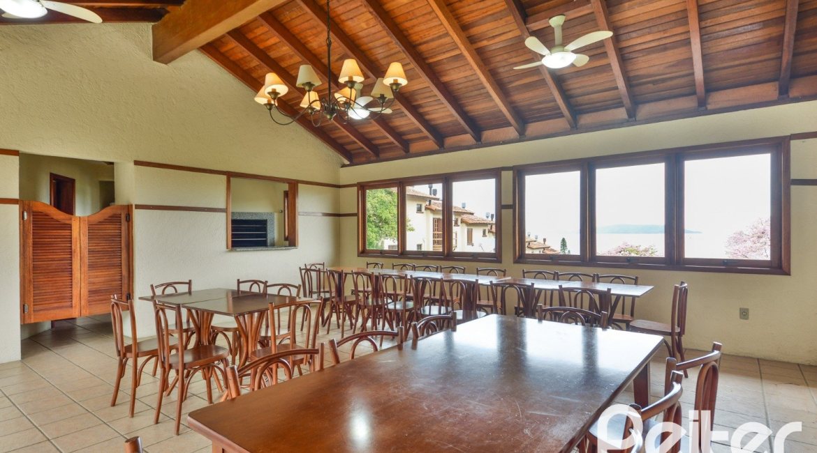 Casa em Condomínio à venda com 139m², 3 dormitórios, 1 suíte, 3 vagas, no bairro Tristeza em PORTO ALEGRE