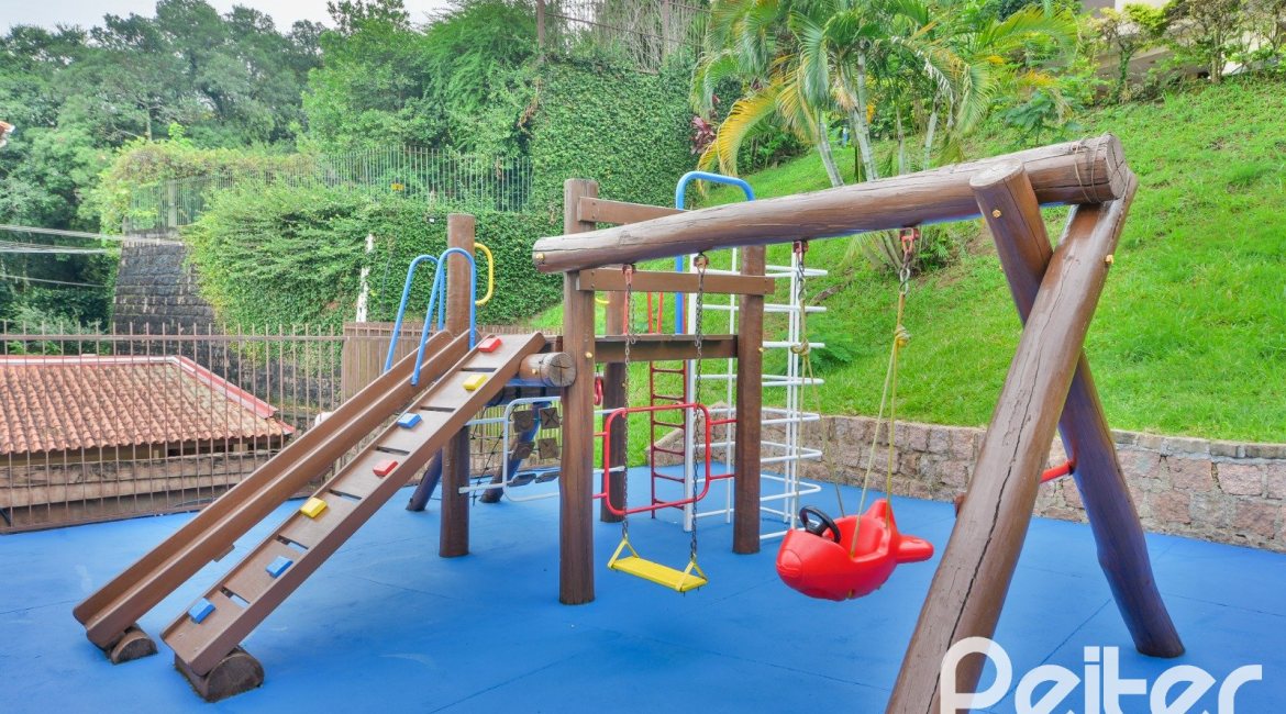 Casa em Condomínio à venda com 139m², 3 dormitórios, 1 suíte, 3 vagas, no bairro Tristeza em PORTO ALEGRE