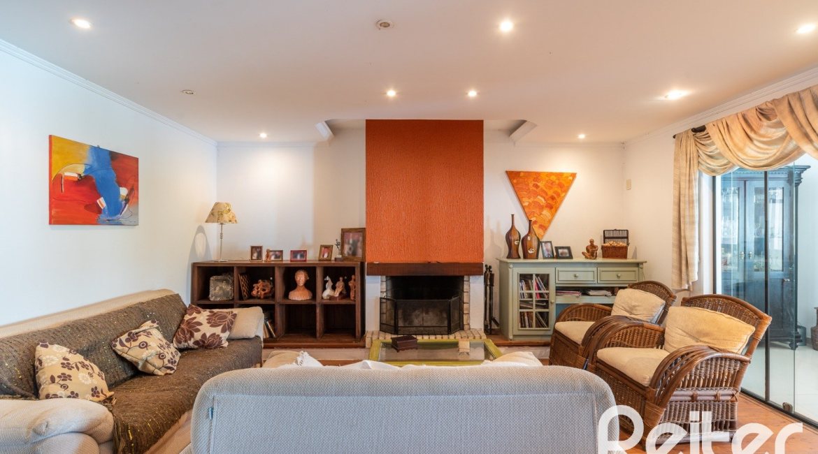 Casa à venda com 290m², 3 dormitórios, 3 suítes, 3 vagas, no bairro Ipanema em Porto Alegre