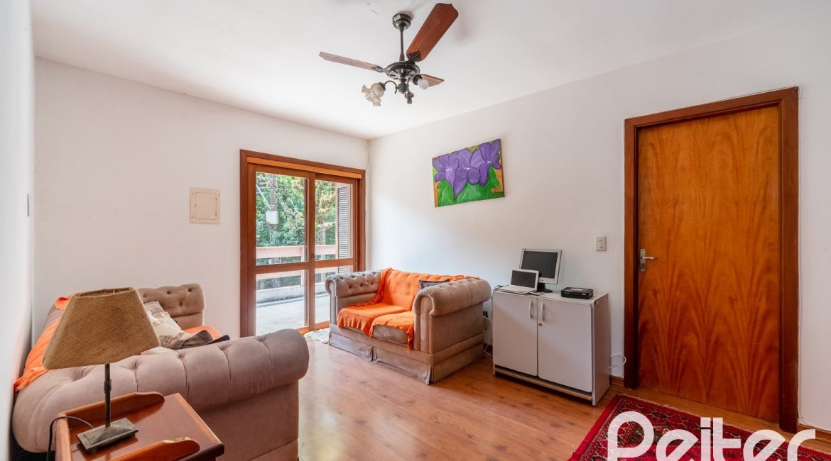 Casa à venda com 290m², 3 dormitórios, 3 suítes, 3 vagas, no bairro Ipanema em Porto Alegre