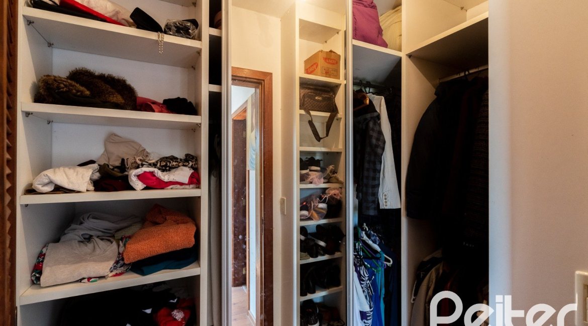 Casa à venda com 290m², 3 dormitórios, 3 suítes, 3 vagas, no bairro Ipanema em Porto Alegre