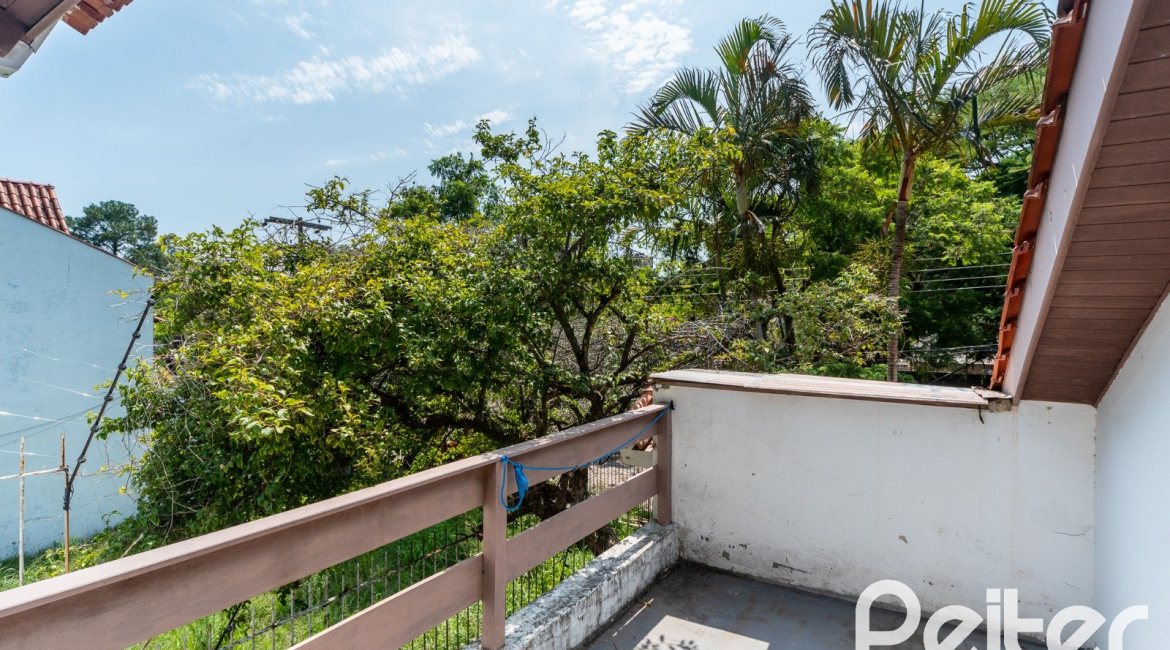 Casa à venda com 290m², 3 dormitórios, 3 suítes, 3 vagas, no bairro Ipanema em Porto Alegre