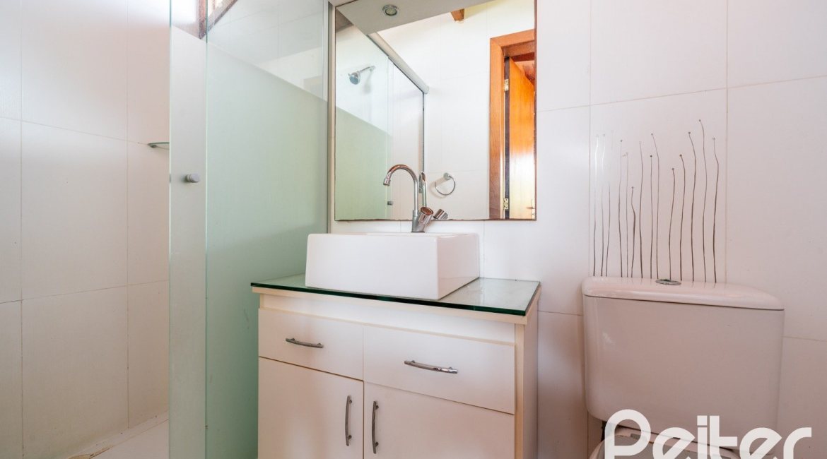 Casa à venda com 290m², 3 dormitórios, 3 suítes, 3 vagas, no bairro Ipanema em Porto Alegre