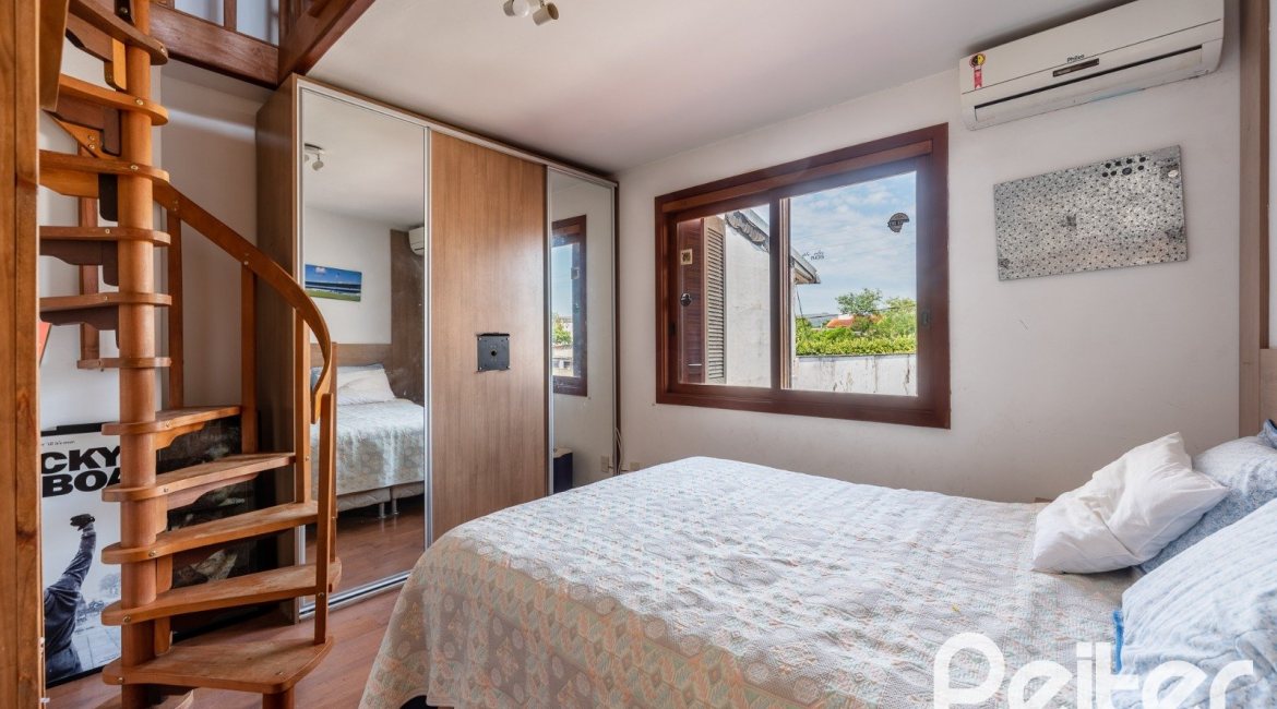 Casa à venda com 290m², 3 dormitórios, 3 suítes, 3 vagas, no bairro Ipanema em Porto Alegre