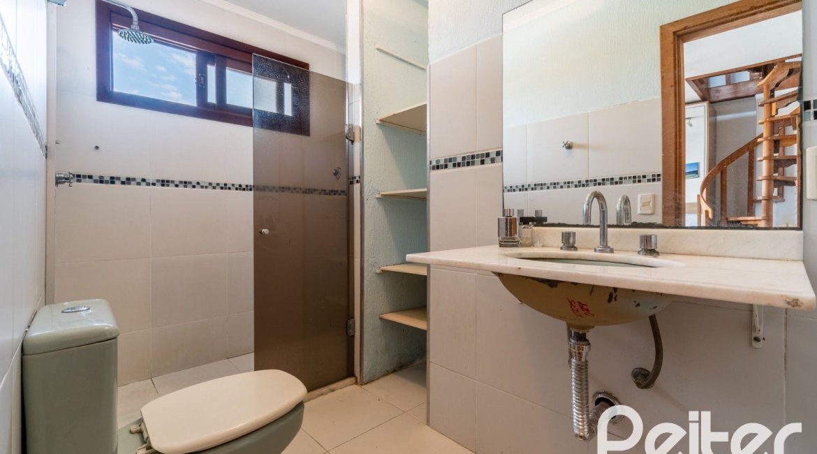 Casa à venda com 290m², 3 dormitórios, 3 suítes, 3 vagas, no bairro Ipanema em Porto Alegre