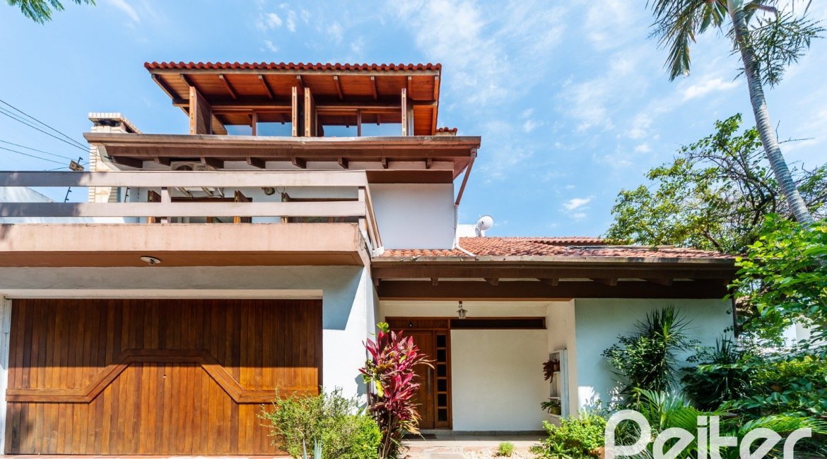 Casa à venda com 290m², 3 dormitórios, 3 suítes, 3 vagas, no bairro Ipanema em Porto Alegre