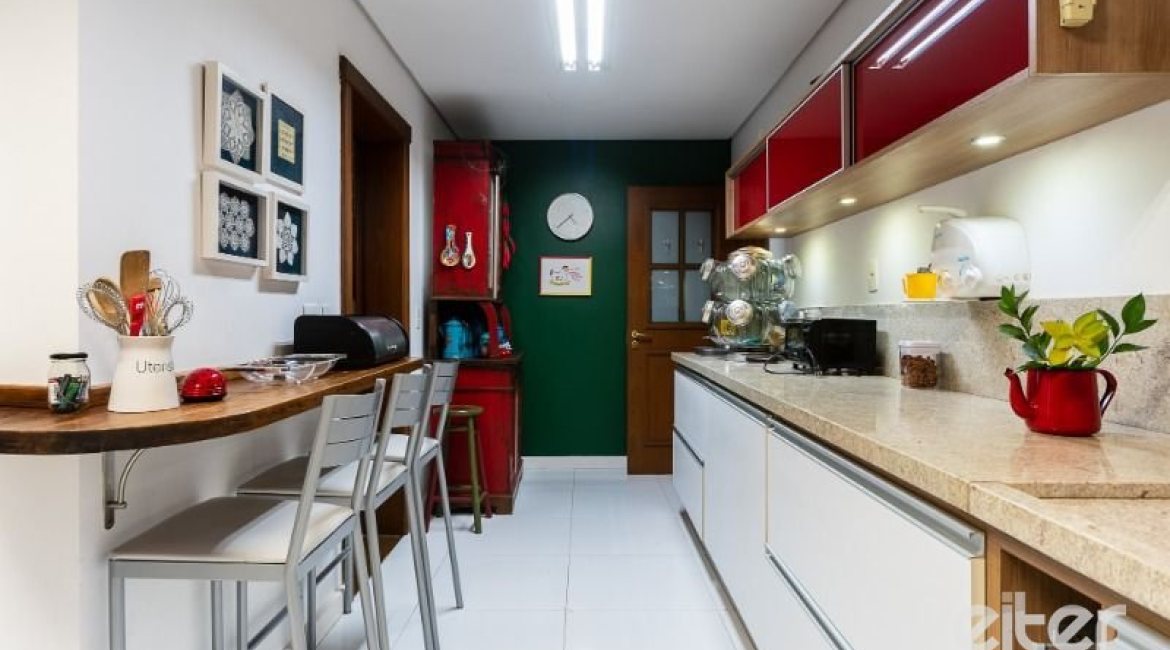 Casa em Condomínio à venda com 232m², 4 dormitórios, 1 suíte, 4 vagas, no bairro Terra Ville em PORTO ALEGRE