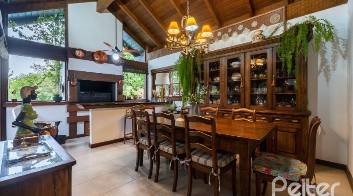 Casa em Condomínio à venda com 232m², 4 dormitórios, 1 suíte, 4 vagas, no bairro Terra Ville em PORTO ALEGRE