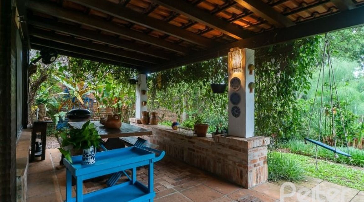 Casa em Condomínio à venda com 232m², 4 dormitórios, 1 suíte, 4 vagas, no bairro Terra Ville em PORTO ALEGRE