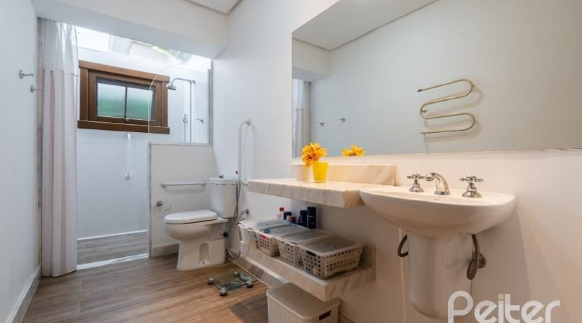 Casa em Condomínio à venda com 232m², 4 dormitórios, 1 suíte, 4 vagas, no bairro Terra Ville em PORTO ALEGRE