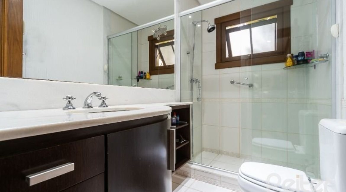 Casa em Condomínio à venda com 232m², 4 dormitórios, 1 suíte, 4 vagas, no bairro Terra Ville em PORTO ALEGRE