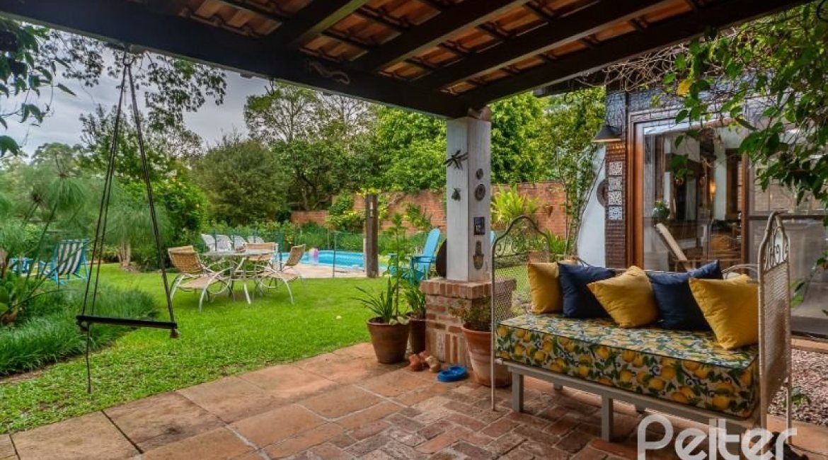 Casa em Condomínio à venda com 232m², 4 dormitórios, 1 suíte, 4 vagas, no bairro Terra Ville em PORTO ALEGRE