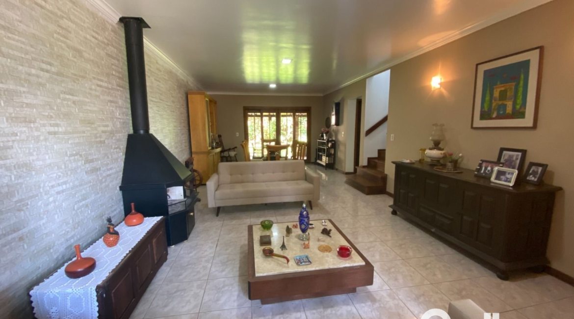 Casa à venda com 360m², 4 dormitórios, 4 suítes, 4 vagas, no bairro Tristeza em Porto Alegre