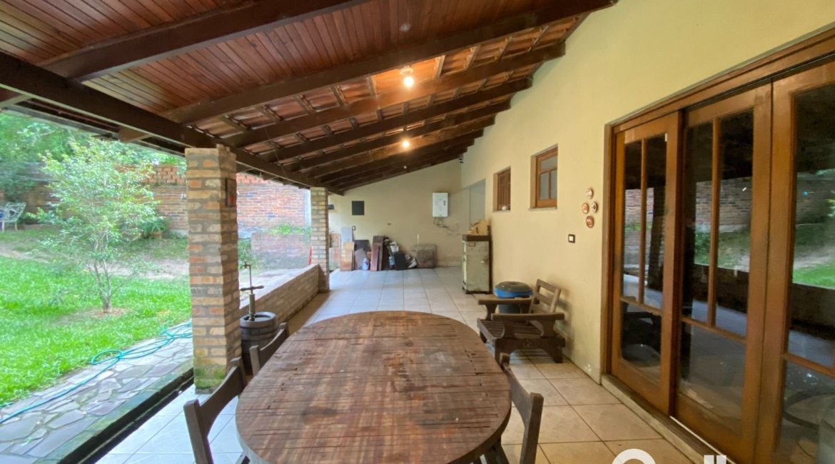 Casa à venda com 360m², 4 dormitórios, 4 suítes, 4 vagas, no bairro Tristeza em Porto Alegre