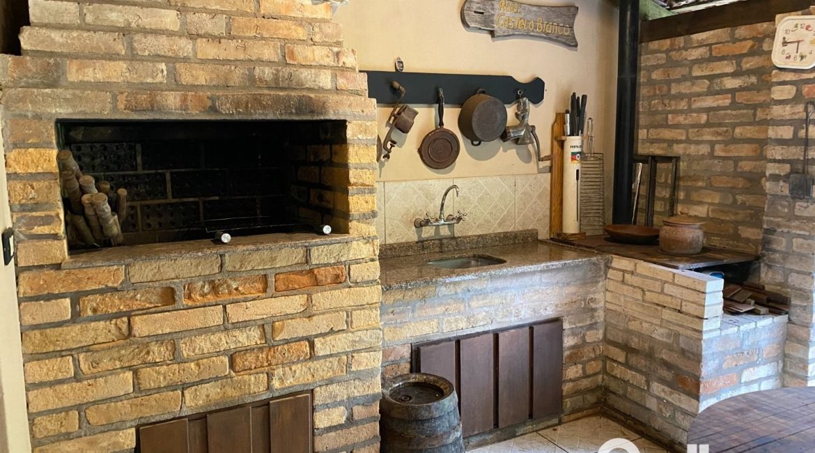 Casa à venda com 360m², 4 dormitórios, 4 suítes, 4 vagas, no bairro Tristeza em Porto Alegre