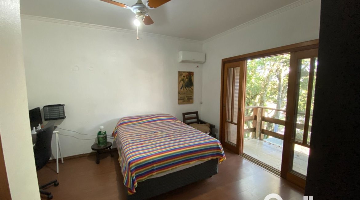 Casa à venda com 360m², 4 dormitórios, 4 suítes, 4 vagas, no bairro Tristeza em Porto Alegre