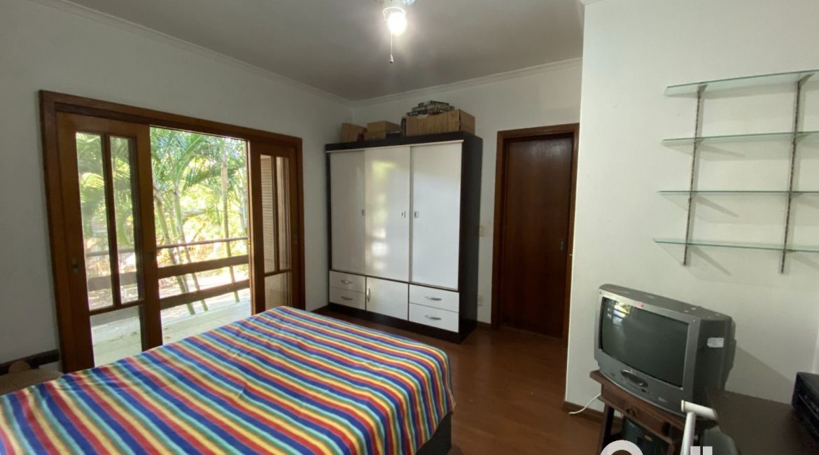 Casa à venda com 360m², 4 dormitórios, 4 suítes, 4 vagas, no bairro Tristeza em Porto Alegre