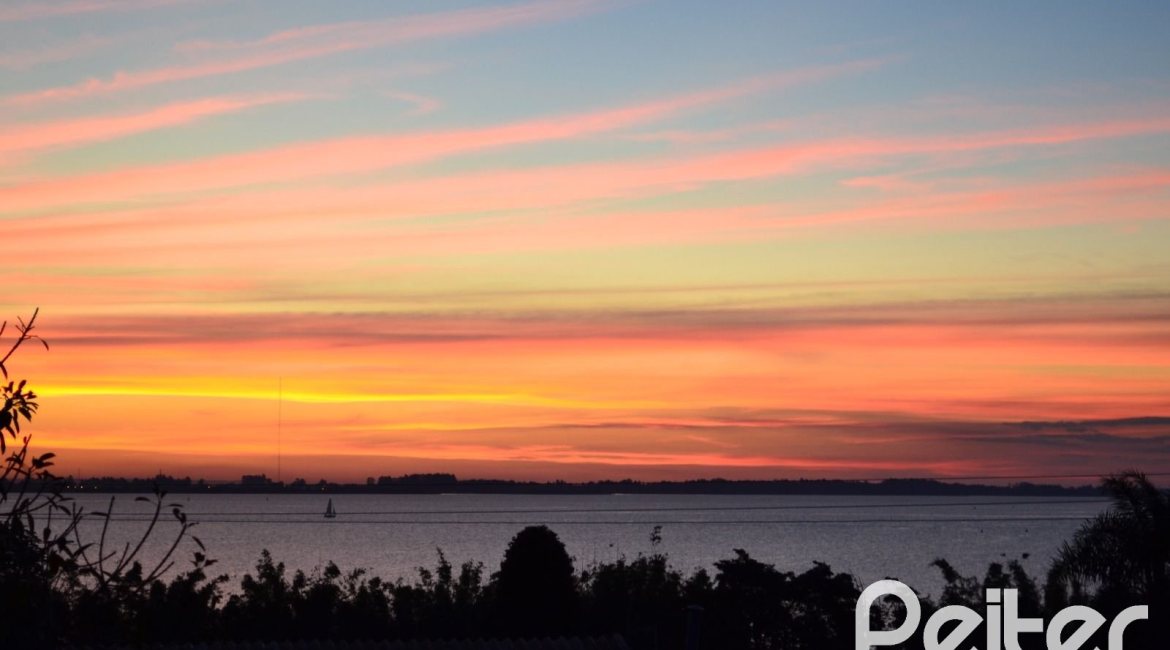 Casa à venda com 360m², 4 dormitórios, 4 suítes, 4 vagas, no bairro Tristeza em Porto Alegre