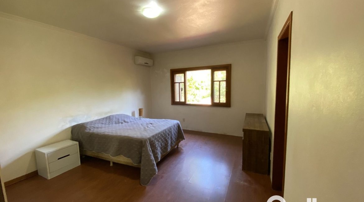 Casa à venda com 360m², 4 dormitórios, 4 suítes, 4 vagas, no bairro Tristeza em Porto Alegre