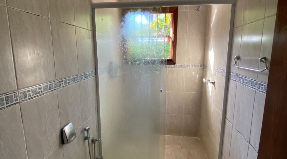 Casa à venda com 360m², 4 dormitórios, 4 suítes, 4 vagas, no bairro Tristeza em Porto Alegre