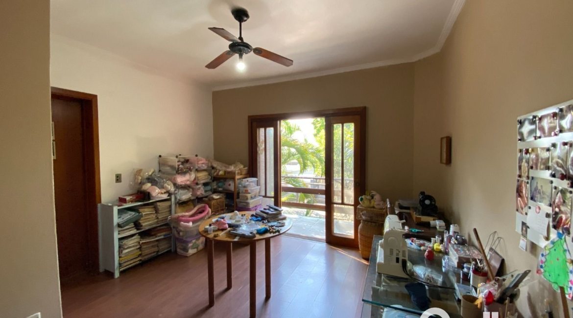 Casa à venda com 360m², 4 dormitórios, 4 suítes, 4 vagas, no bairro Tristeza em Porto Alegre