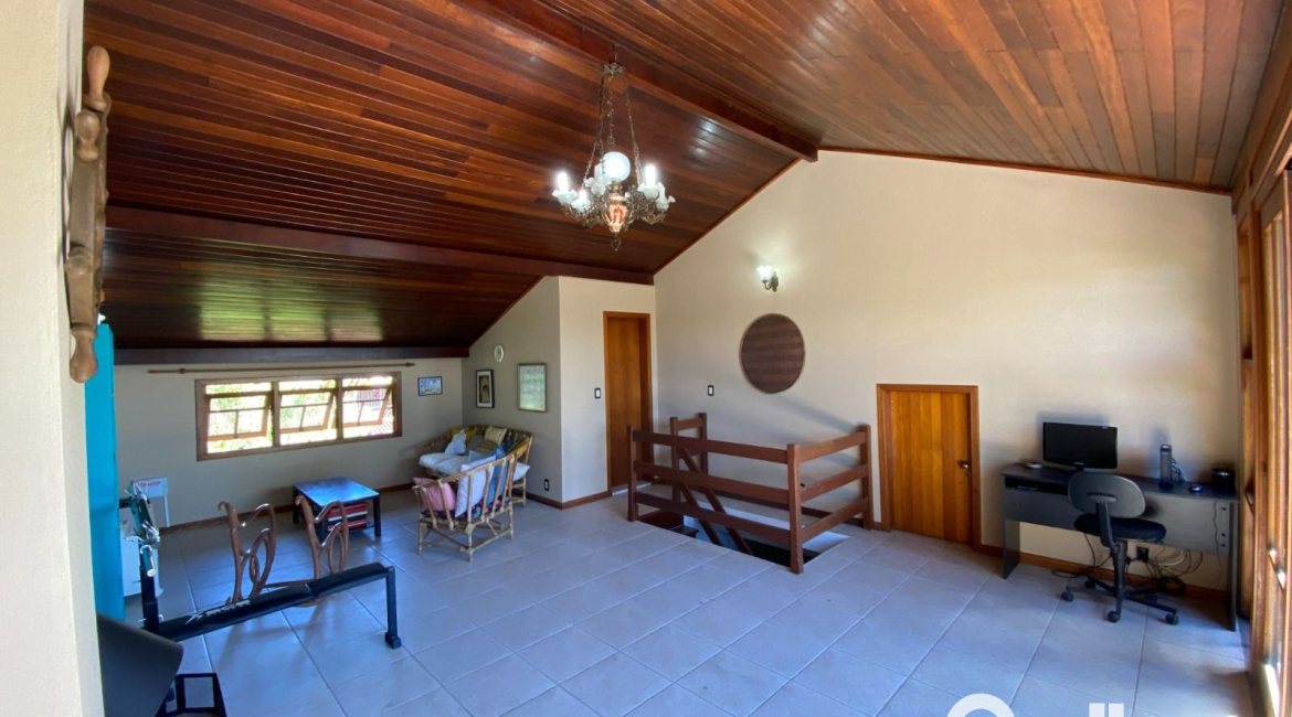 Casa à venda com 360m², 4 dormitórios, 4 suítes, 4 vagas, no bairro Tristeza em Porto Alegre