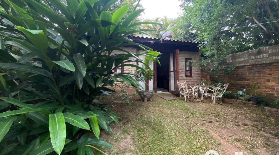 Casa à venda com 360m², 4 dormitórios, 4 suítes, 4 vagas, no bairro Tristeza em Porto Alegre