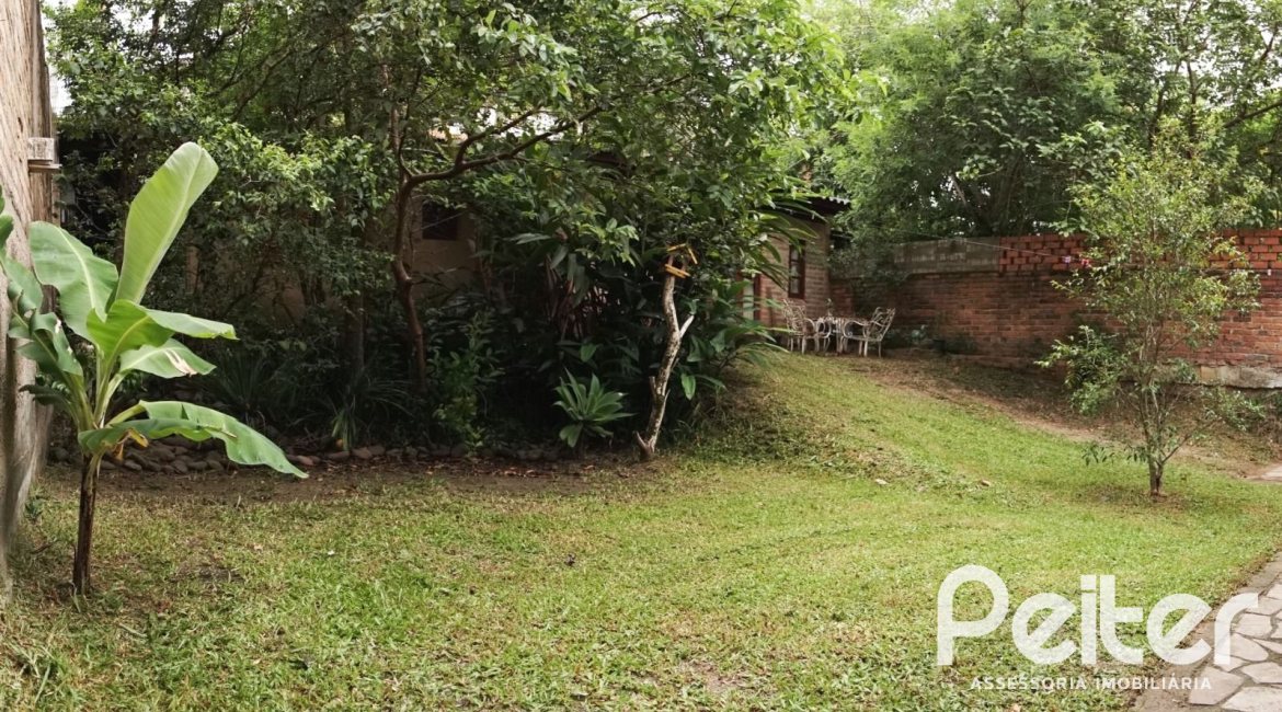 Casa à venda com 360m², 4 dormitórios, 4 suítes, 4 vagas, no bairro Tristeza em Porto Alegre