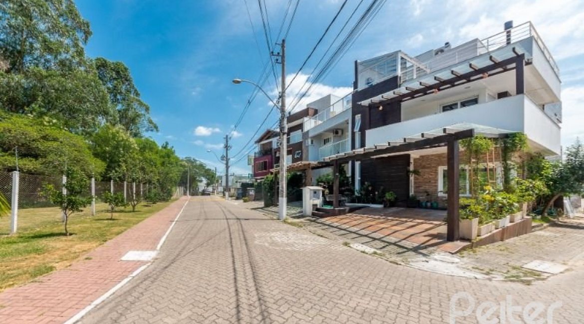 Casa em Condomínio à venda com 140m², 3 dormitórios, 1 suíte, 2 vagas, no bairro Hipica em PORTO ALEGRE