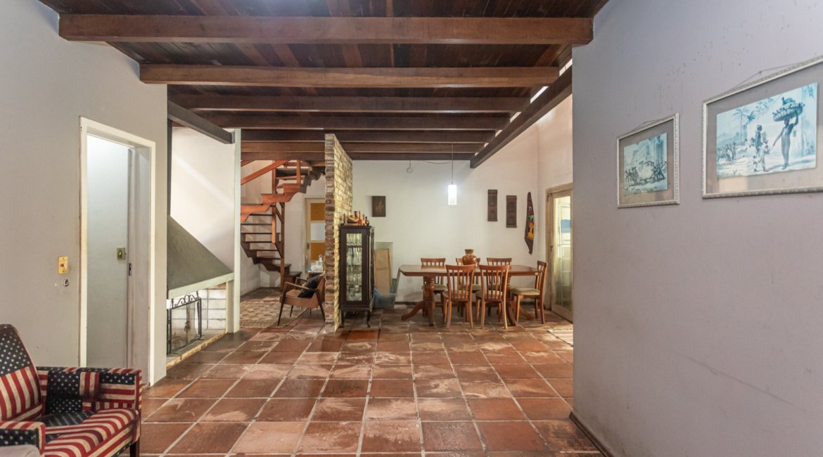 Casa à venda com 367m², 4 dormitórios, 2 suítes, 4 vagas, no bairro Jardim Isabel em Porto Alegre