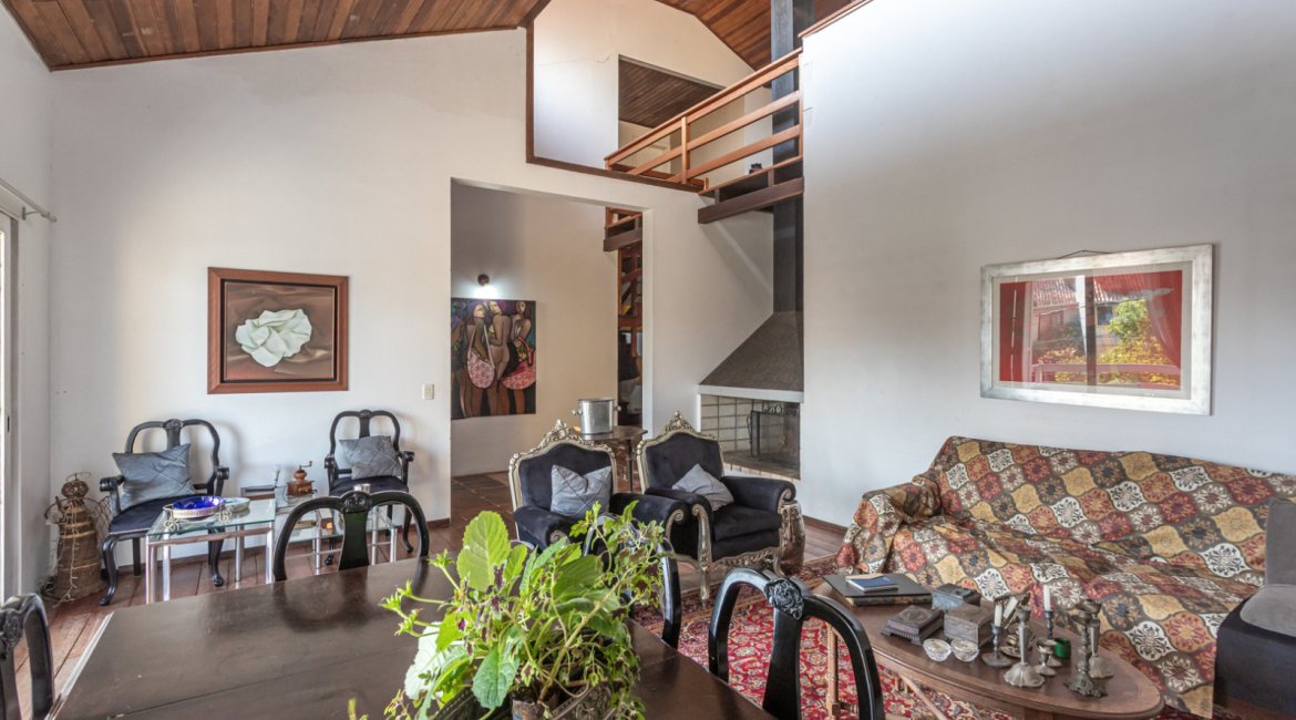 Casa à venda com 367m², 4 dormitórios, 2 suítes, 4 vagas, no bairro Jardim Isabel em Porto Alegre