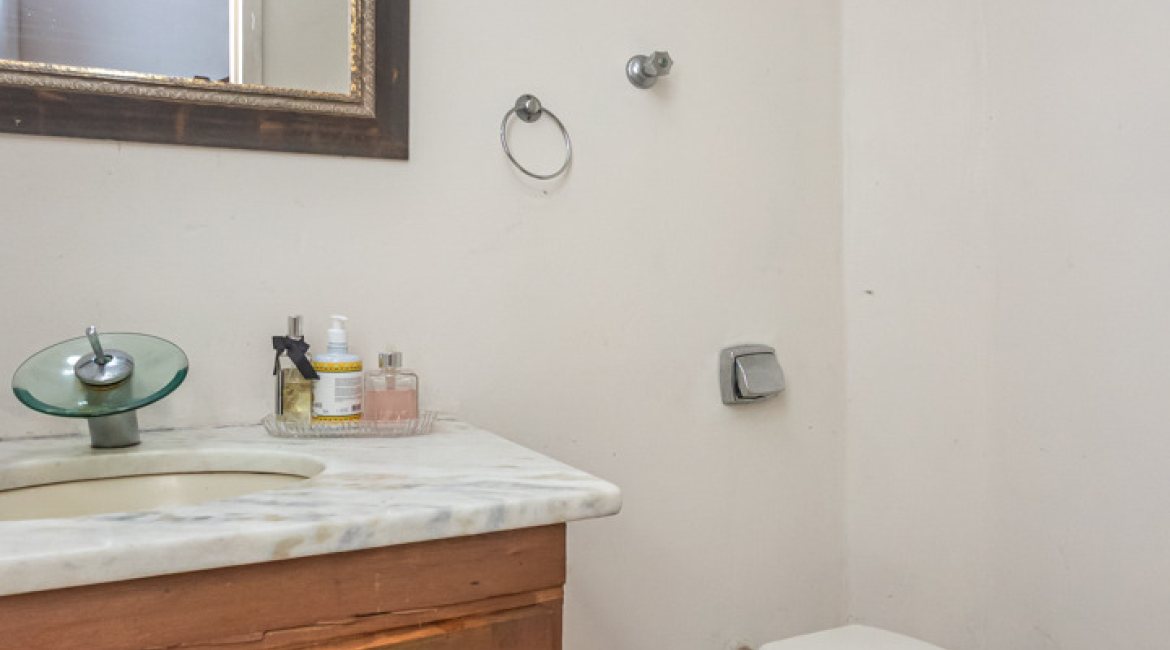 Casa à venda com 367m², 4 dormitórios, 2 suítes, 4 vagas, no bairro Jardim Isabel em Porto Alegre