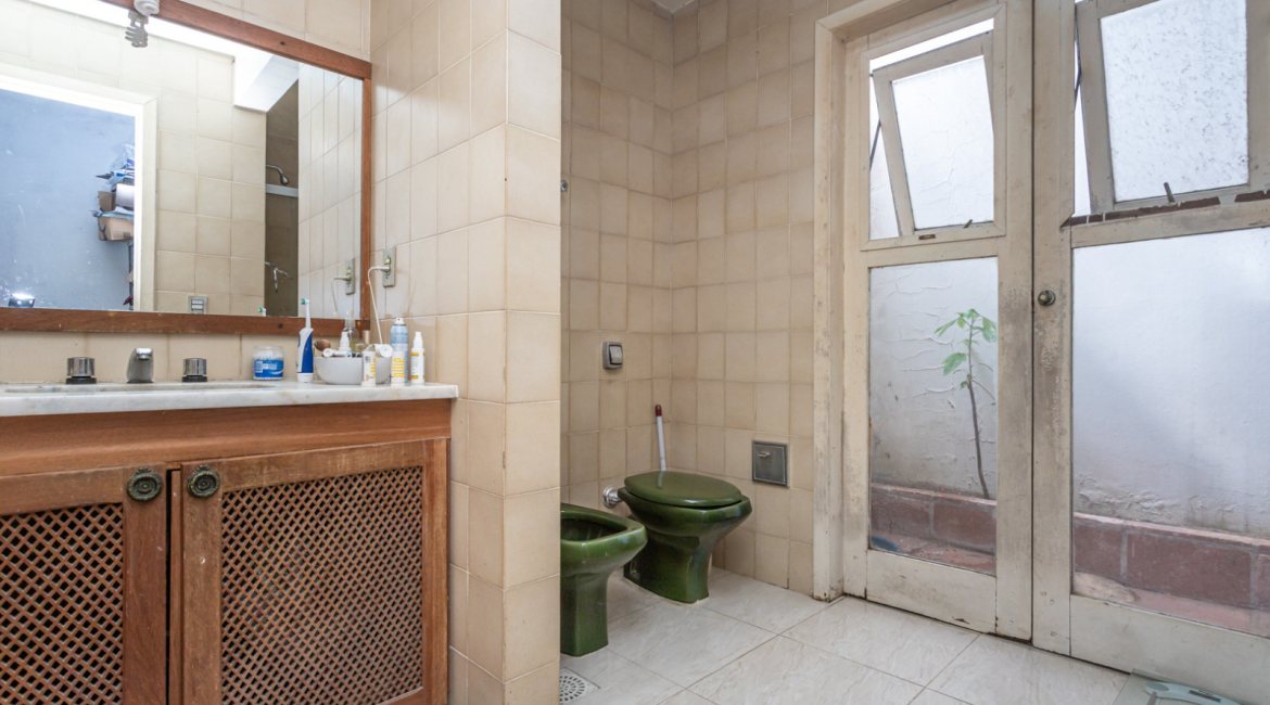 Casa à venda com 367m², 4 dormitórios, 2 suítes, 4 vagas, no bairro Jardim Isabel em Porto Alegre