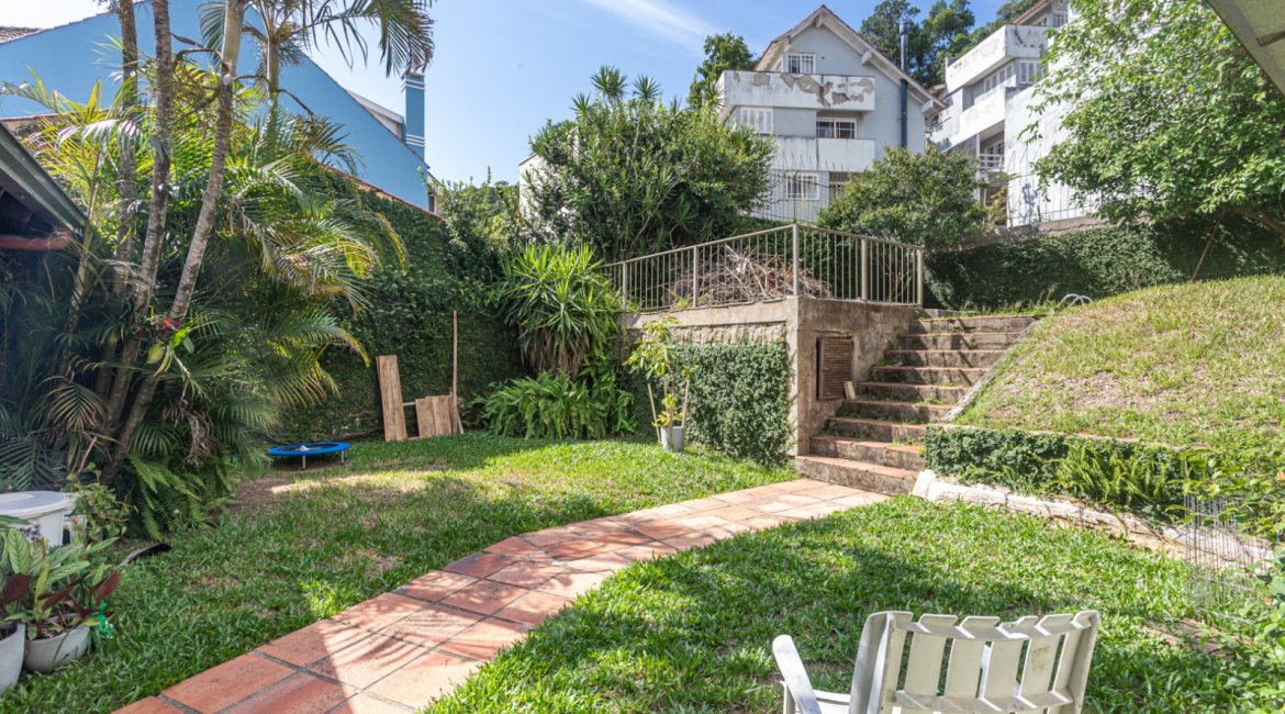 Casa à venda com 367m², 4 dormitórios, 2 suítes, 4 vagas, no bairro Jardim Isabel em Porto Alegre