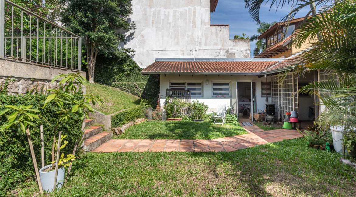 Casa à venda com 367m², 4 dormitórios, 2 suítes, 4 vagas, no bairro Jardim Isabel em Porto Alegre