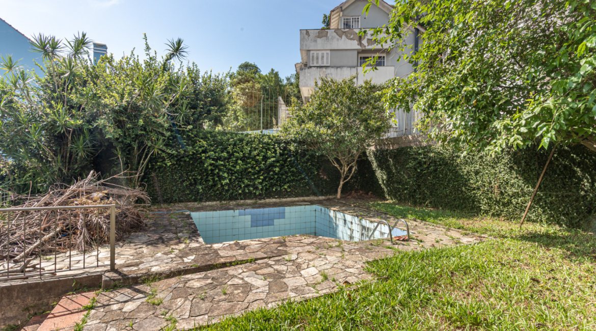 Casa à venda com 367m², 4 dormitórios, 2 suítes, 4 vagas, no bairro Jardim Isabel em Porto Alegre