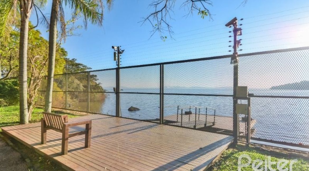 Casa em Condomínio à venda com 457m², 4 dormitórios, 4 suítes, 6 vagas, no bairro Pedra Redonda em PORTO ALEGRE