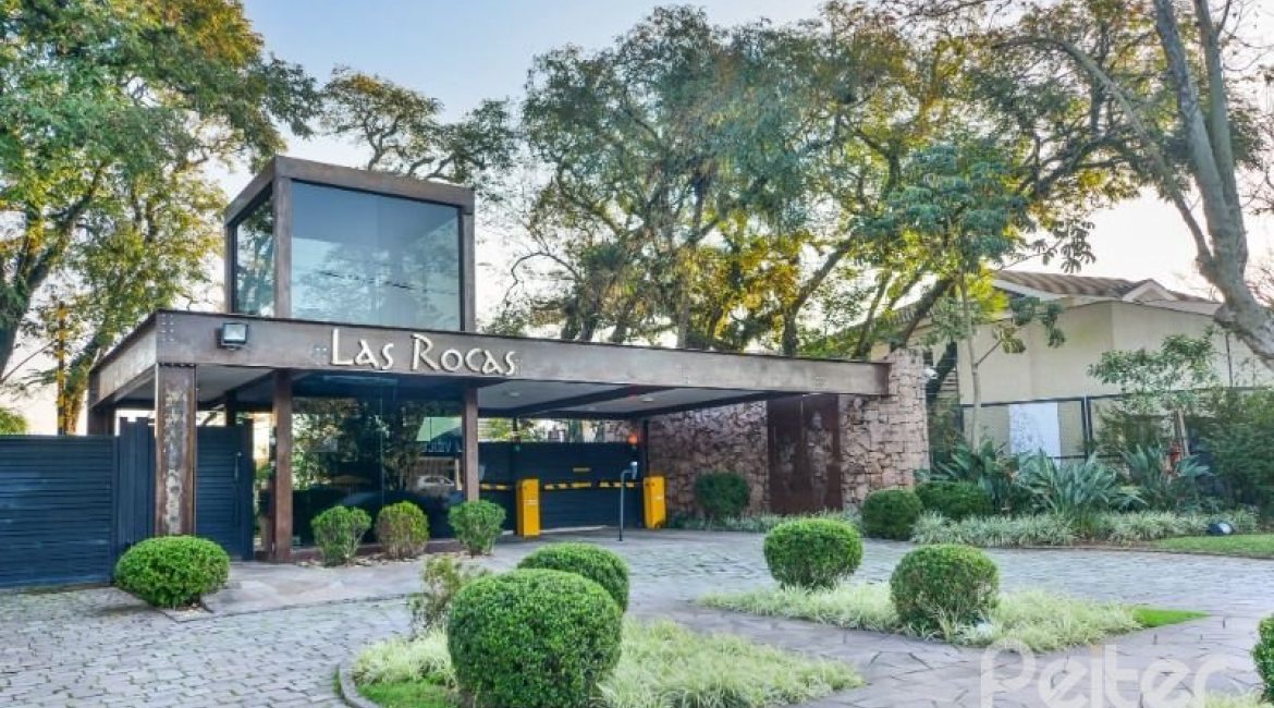 Casa em Condomínio à venda com 457m², 4 dormitórios, 4 suítes, 6 vagas, no bairro Pedra Redonda em PORTO ALEGRE