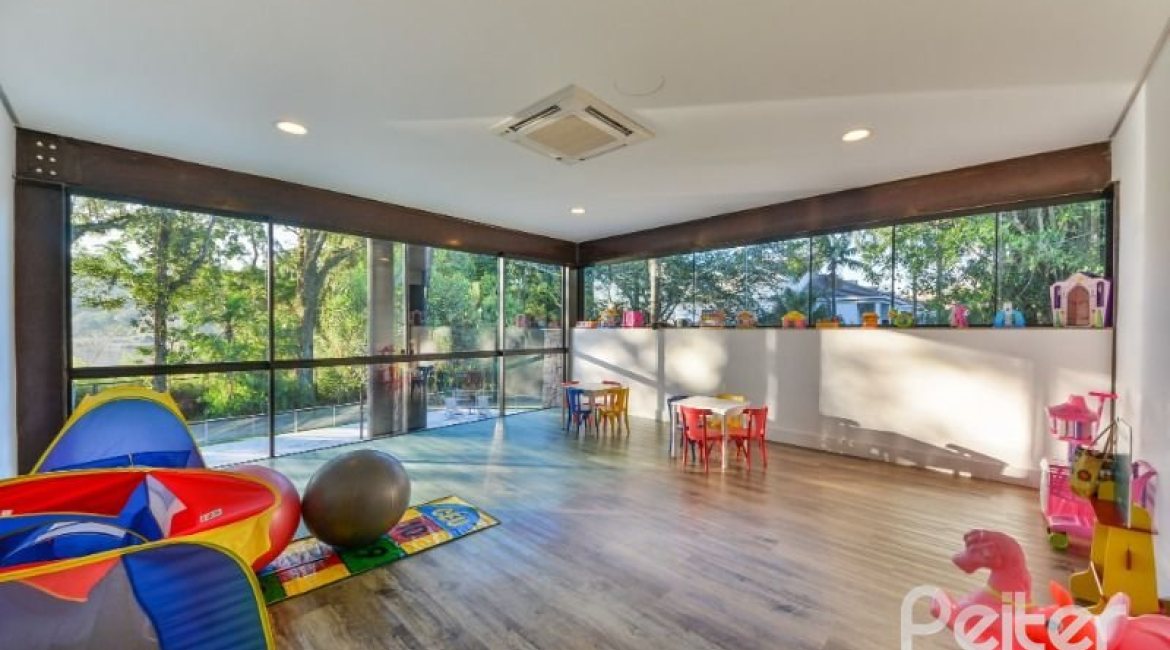Casa em Condomínio à venda com 457m², 4 dormitórios, 4 suítes, 6 vagas, no bairro Pedra Redonda em PORTO ALEGRE