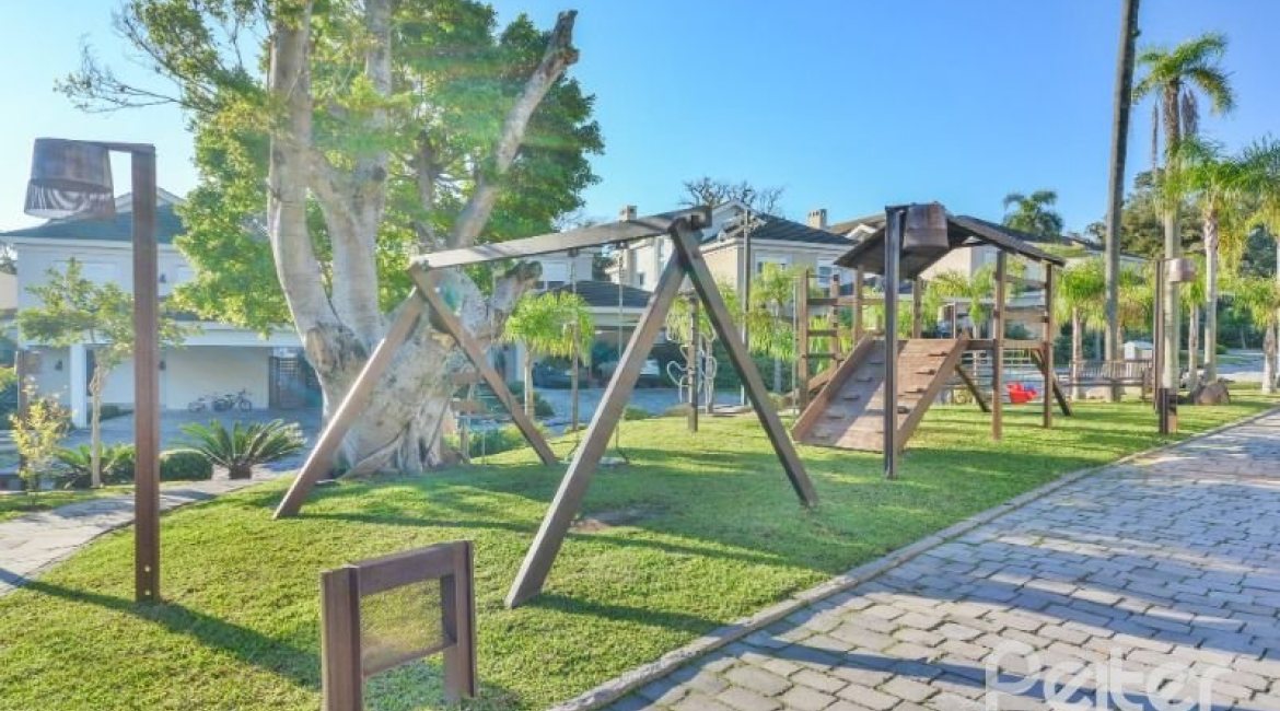 Casa em Condomínio à venda com 457m², 4 dormitórios, 4 suítes, 6 vagas, no bairro Pedra Redonda em PORTO ALEGRE