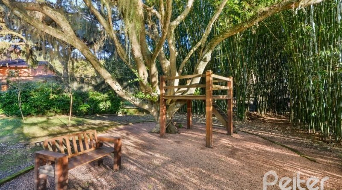 Casa em Condomínio à venda com 457m², 4 dormitórios, 4 suítes, 6 vagas, no bairro Pedra Redonda em PORTO ALEGRE