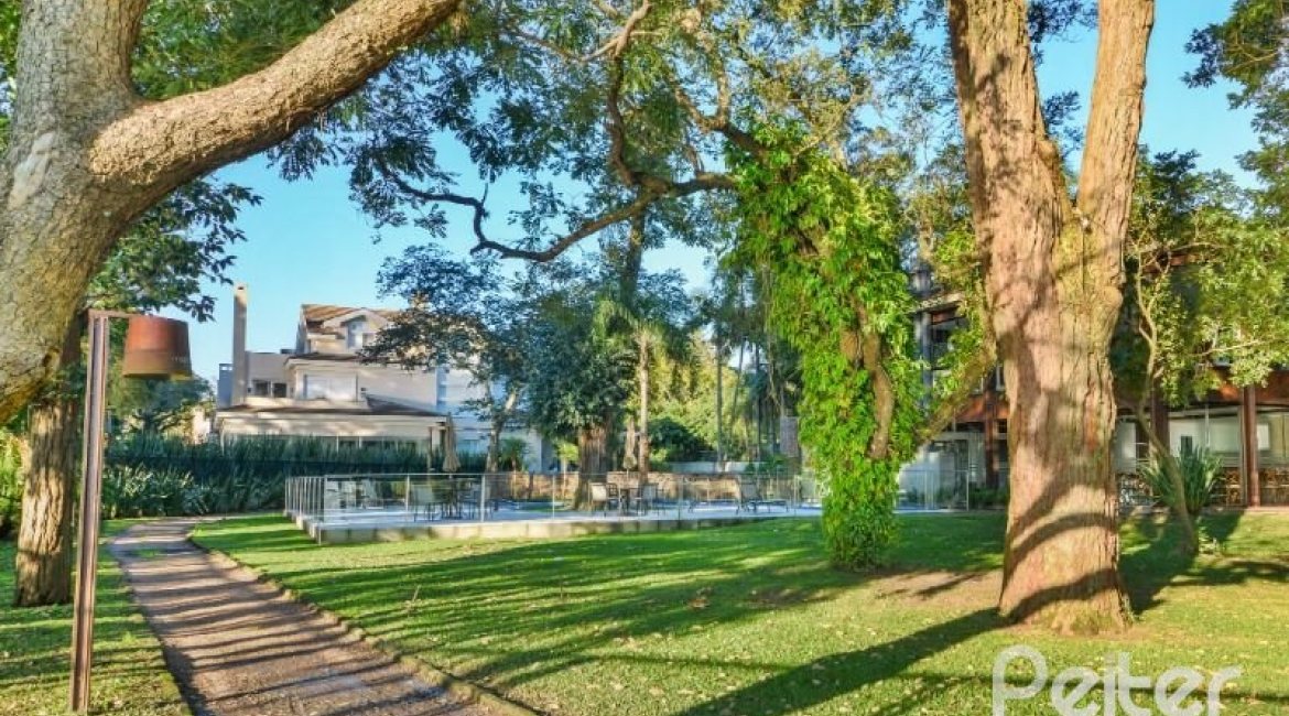 Casa em Condomínio à venda com 457m², 4 dormitórios, 4 suítes, 6 vagas, no bairro Pedra Redonda em PORTO ALEGRE